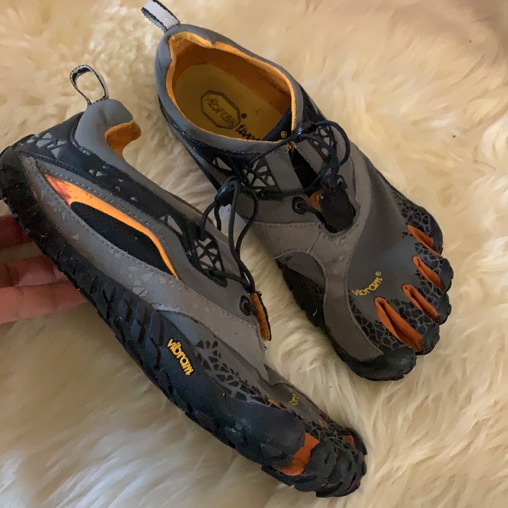 Vibram toe shoes